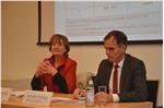 Gli assessori Martha Stocker e Richard Theiner nel corso della conferenza stampa Foto: USP/BF