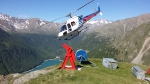 Vernago: a quota 2300 metri si costruisce la stazione a monte della teleferica per il trasporto materiale.