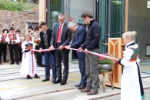 Taglio del nastro per la nuova rimessa: da sinistra, Joachim Dejaco, il sindaco Lintner, l’assessore Mussner e il presidente di STA Martin Ausserdorfer (foto: USP/Aster)