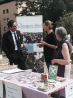 Il presidente Kompatscher durante la visita agli stand con la direttrice Ladurner