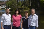 Richard Theiner, Alberta Stenico, Mariarosaria Mupo e Danilo Tait durante il sopralluogo al lago di Costalovara