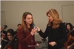 Premio Claudia Augusta: una delle ragazze neolaureate insignit con il premio, assieme alla direttrice della Biblioteca Provinciale Italiana "Claudia Augusta", Valeria Trevisan, a dx (Foto: USP/BPI)