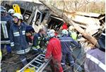 12 aprile 2010: i soccorsi subito dopo l’incidente lungo la ferrovia della Val Venosta che provocò la morte di 9 persone