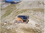 Il Rifugio Ponte di Ghiaccio. La struttura ricettiva è tornata in funzione nel giugno 2016 con una veste nuova. Oggi 8 settembre l’inaugurazione (Foto: USP/GNews)