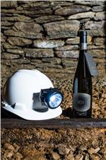 Recentemente è stata presentata la prima annata del noto vino Gewürztraminer della cantina Tramin di Termeno, ovvero l’“Epokale 2009”, invecchiata in una delle gallerie dell’ex miniera di Monteneve