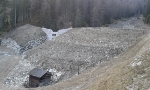 Hochwasserschutz: Die Rückhaltesperre mit dem dahinterliegenden Ablagerungsbecken für den Pfinnbach in der Gemeinde St. Magdalena in Gsies.