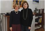 Die Landesrätinnen für Wohnbau, Waltraud Deeg (Südtirol, l.) und Beate Palfrader (Tirol, r.), beim Treffen in Innsbruck. Foto: LPA/H. Wisthaler