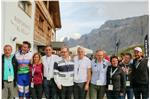 Gemeinsam für eine nachhaltige Mobilitätslösung auf den Dolomitenpässen: Demetz, Parmesani, Testor, LR Theiner, LR Gilmozzi, LR Mussner, De Col, Morandini, Pitscheider und Daniel Campisi (FOTO: Roman Clara/ www.provinz.bz.it/news)