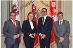 Trafen sich im Landhaus zur Konferenz der WirtschaftsreferentInnen v. li. LH Günther Platter, LRin Patrizia Zoller-Frischauf, Südtirols LH Arno Kompatscher und Paolo Nicoletti (Generaldirektor Land Trentino). Foto: Land Tirol/Sax)