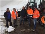 Lokalaugenschein auf dem Timmelsjoch (v.l.): Gufler Josef (Lawinenkommissionmitglied Rabenstein), LR Mussner, Gothard Gufler (Bürgermeister Moos), Philipp Sicher (Straßendienst) und Stefan Ennemoser (Hauptstraßenwärter Hinterpasseier)