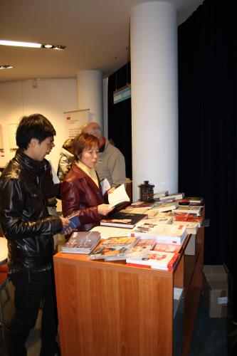 Immagine ingrandita:  29.11.2010 <br /> Teatro Cristallo - Foyer