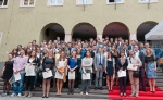 Foto di gruppo dei 106 studenti che hanno conseguito il massimo dei voti alla maturità