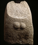 Menhir femminile dell’età del Rame (Foto: Museo Archeologico)