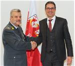 Il comandante della Guardia di Finanza in Trentino Alto Adige, Marcello Ravaioli con il presidente della Regione, Arno Kompatscher Foto USP/mgp