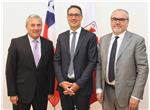 Il presidente Arno Kompatscher con l’ambasciatore Ayala, a sinistra, e il console onorario Albasini Foto Usp Mgp