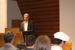 L’assessore provinciale Schuler durante il suo intervento al convegno Cerealp (Foto Bauer/Centro Laimburg)