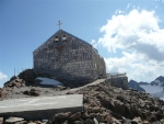 Il rifugio  Gino Biasi al Bicchiere, una delle 21 strutture di proprietà della Provincia la cui gestione verrà affidata tramite un bando di gara