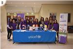 Lo stand dell’UNICEF allestito presso il Teatro comunale 