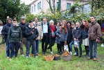 Landesrat Philipp Achammer mit der Präsidentin des Vereins „frauennissà“, Gerda Gius, im interkulturellen Garten