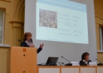 LRin Martha Stocker und Carla Melanti (Leiterin der epidemiologischen Beobachtungsstelle) bei der Präsentation des Landesgesundheitsberichts (FOTO:LPA/angelika Schrott)