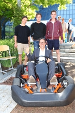 Projekttage der TFO "Max Valier": Landeshauptmann Kompatscher testet ein Gokart - Foto: LPA/TFO "Valier"