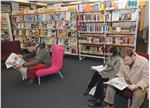 Am Tag des Buches soll die Bedeutung des Lesens in den Vordergrund gerückt werden. Im Bild: Der Lesesaal der Landesbibliothek "Fr. Tessmann". Foto: LPA/Pertl