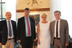 Die Südtiroler Delegation in Rom (v.l.): Abteilungsleiter Flavio Ruffini, der Kammerabgeordnete Albrecht Plangger, Wirtschaftsministerin Federica Guidi und LR Richard Theiner./Foto Katharina Tasser