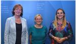 Das Frauenbüro, die Geschäftsstelle des Landesbeirates für Chancengleichheit, hat in Astrid Wiest (Bildmitte) eine neue Koordinatorin, im Bild mit Landesrätin Stocker und Beiratspräsidentin Oberhammer - Foto: LPA/Frauenbüro