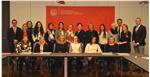 Foto di gruppo con l’assessora Stocker al termine della cerimonia di consegna degli attestati - Foto: USP/Commissione per le pari opportunità