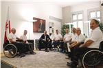 Sportgruppe Körperbehinderte Südtirols - SGKS bei LH Kompatscher (Foto LPA/GST)