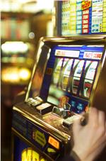 L’obiettivo della delibera approvata oggi dalla Giunta è quello di tutelare le persone a rischio da gioco d’azzardo Foto: USP